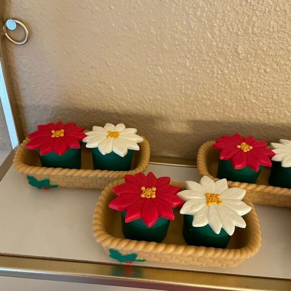 Vintage Avon Poinsettia Salt and Pepper Shakers in Baskets set of 5! - Picture 3 of 14